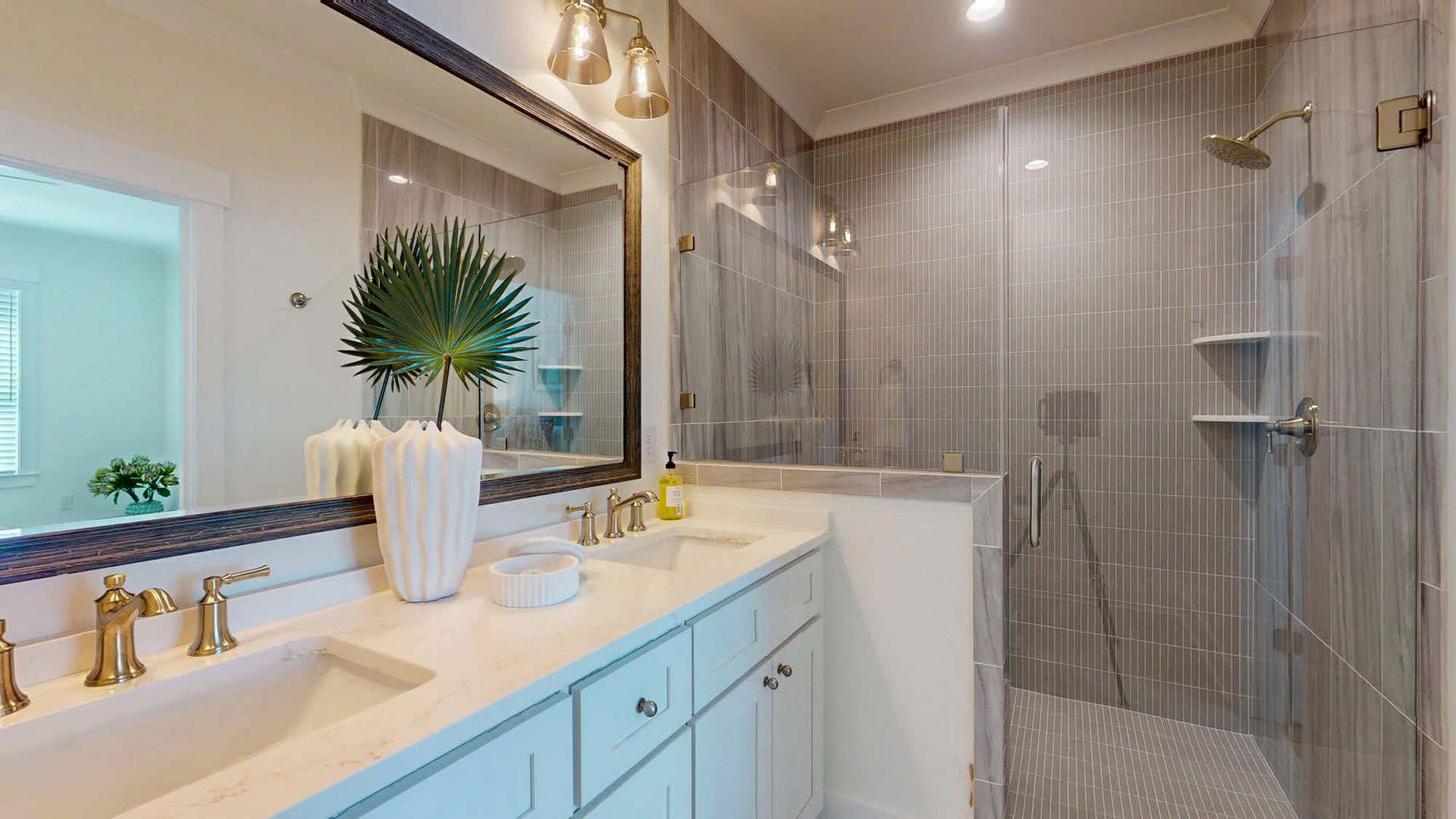 Salt House bathroom